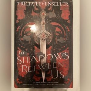 💜 the shadows between us book